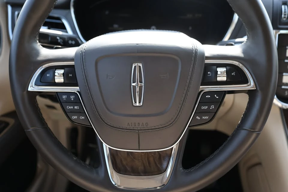 2017 Lincoln Continental 10th Gen - Image 17 of 20