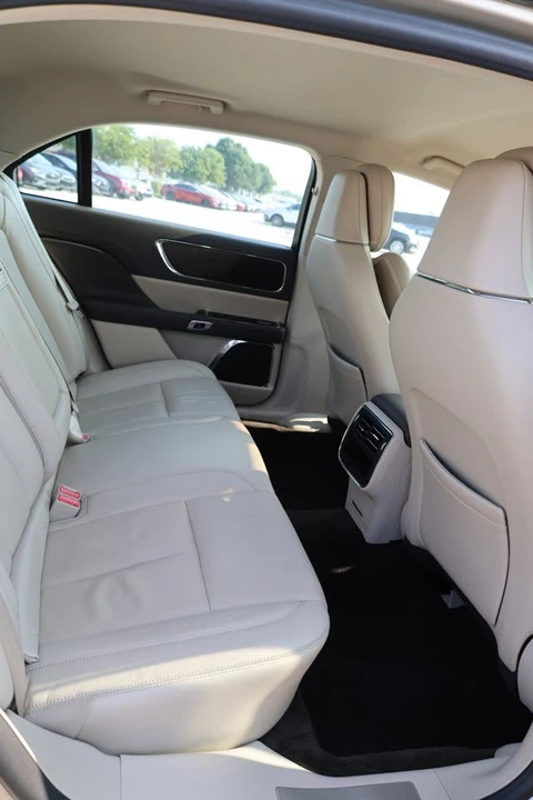 2017 Lincoln Continental 10th Gen - Image 15 of 20