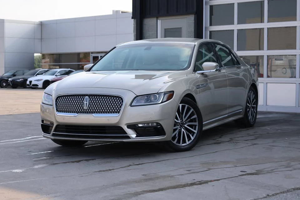 2017 Lincoln Continental 10th Gen - Image 3 of 20