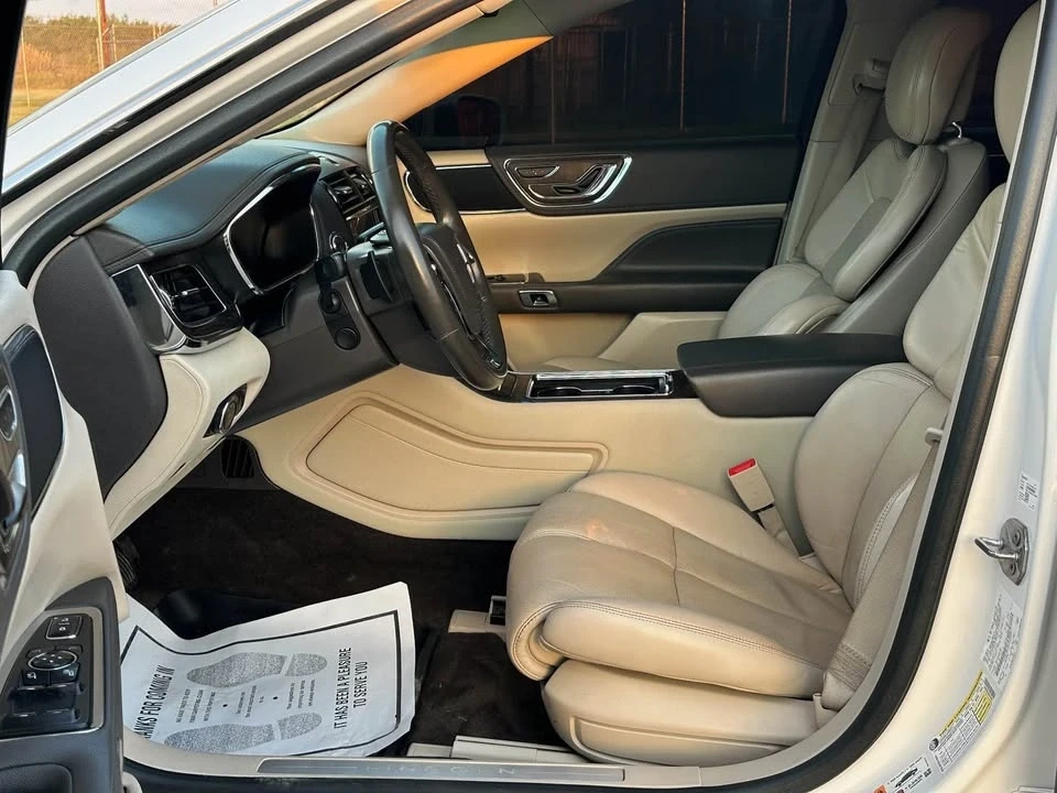2017 Lincoln Continental 10th Gen - Image 10 of 16
