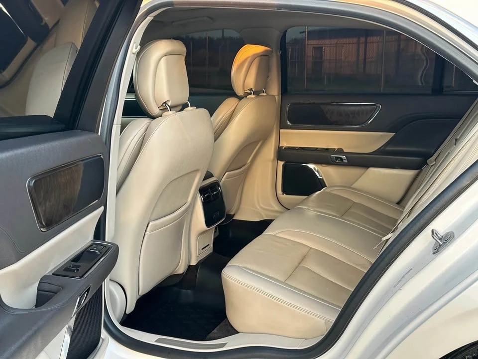 2017 Lincoln Continental 10th Gen - Image 11 of 16