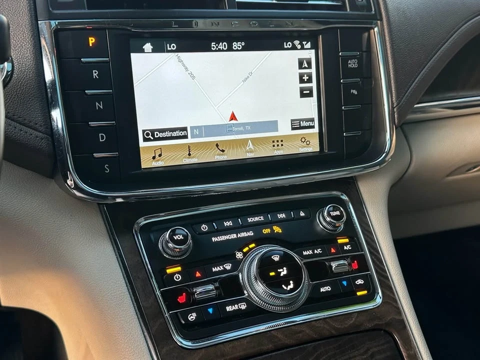 2017 Lincoln Continental 10th Gen - Image 15 of 16