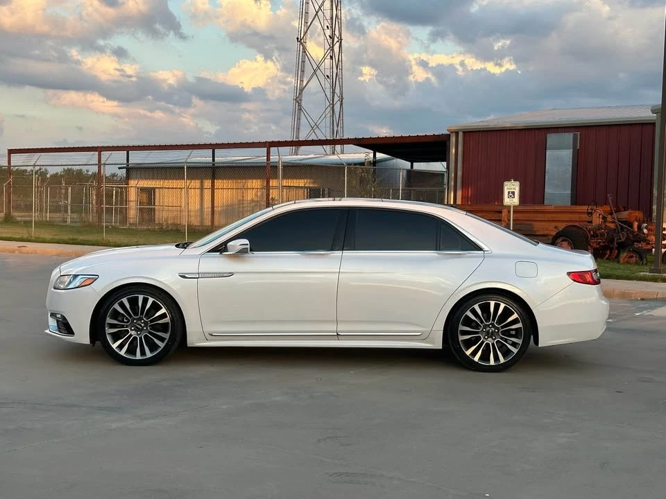 2017 Lincoln Continental 10th Gen - Image 2 of 16