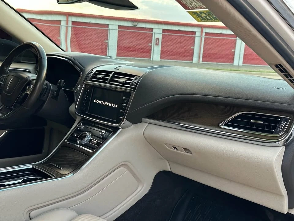 2017 Lincoln Continental 10th Gen - Image 13 of 16