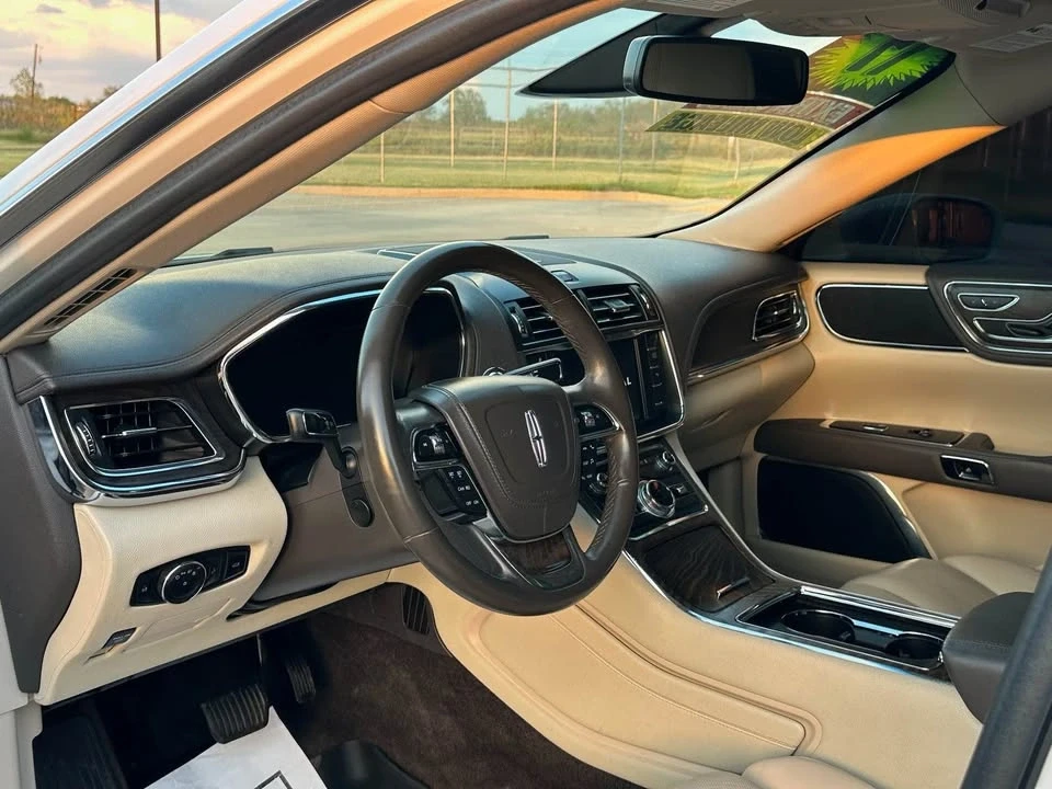 2017 Lincoln Continental 10th Gen - Image 9 of 16