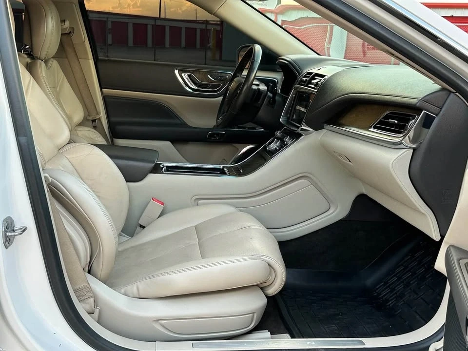 2017 Lincoln Continental 10th Gen - Image 14 of 16