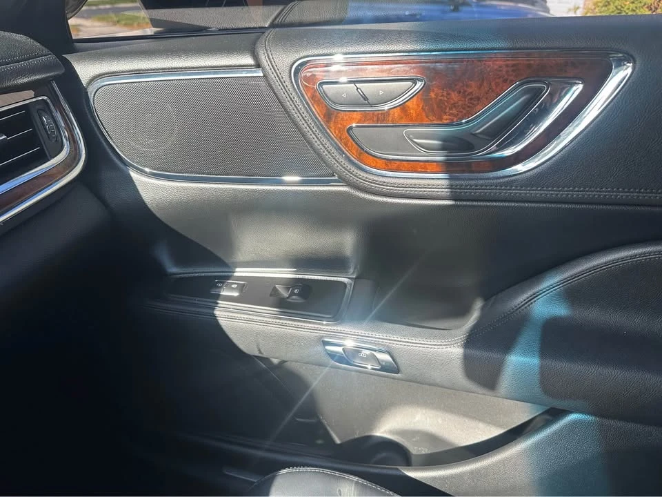 2017 Lincoln Continental 10th Gen - Image 16 of 20
