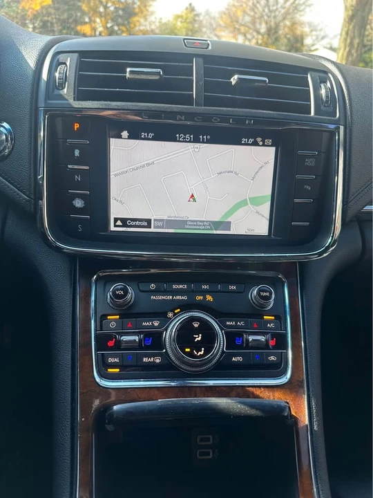 2017 Lincoln Continental 10th Gen - Image 13 of 20