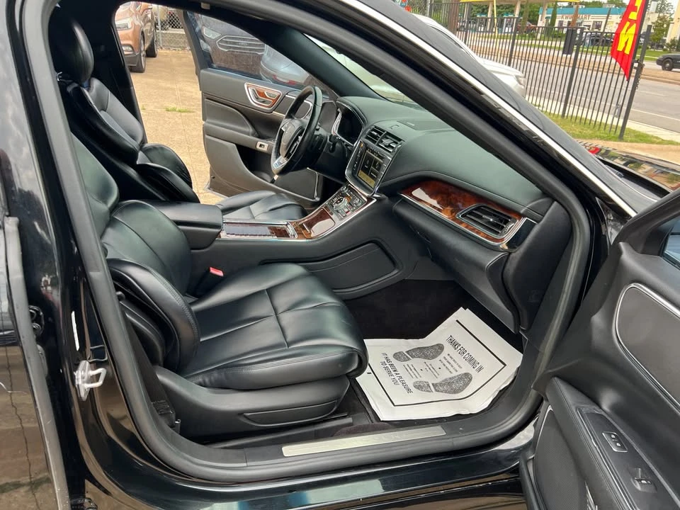 2017 Lincoln Continental 10th Gen - Image 19 of 20