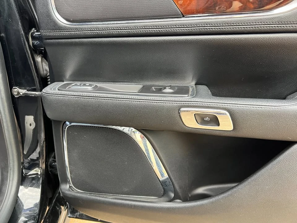 2017 Lincoln Continental 10th Gen - Image 18 of 20