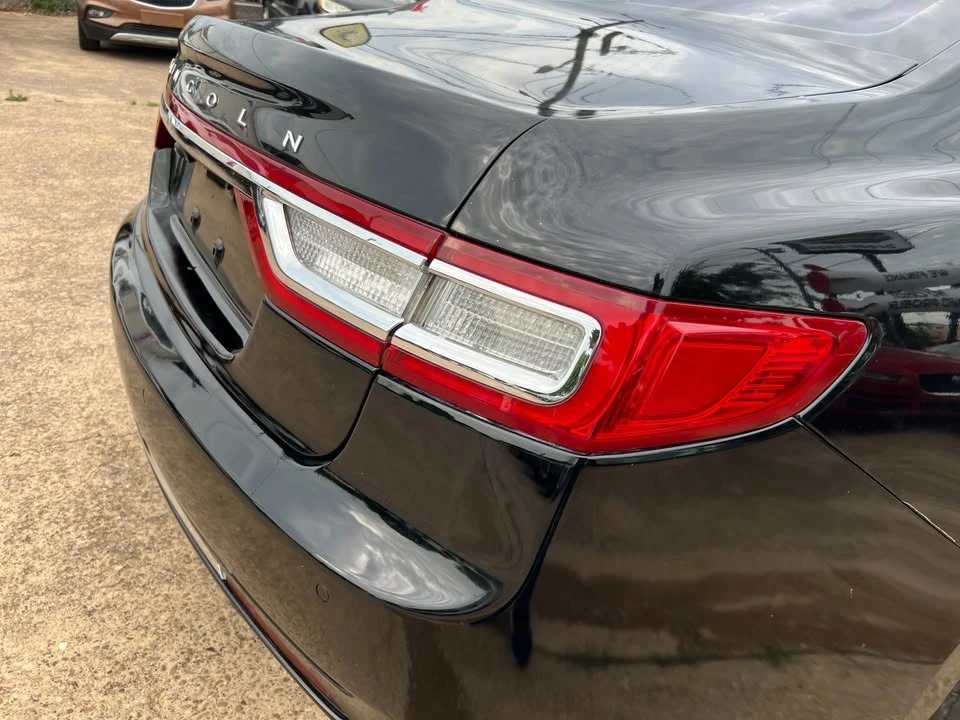 2017 Lincoln Continental 10th Gen - Image 12 of 20