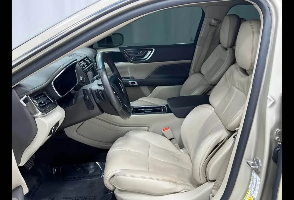 2017 Lincoln Continental 10th Gen - Image 8 of 10