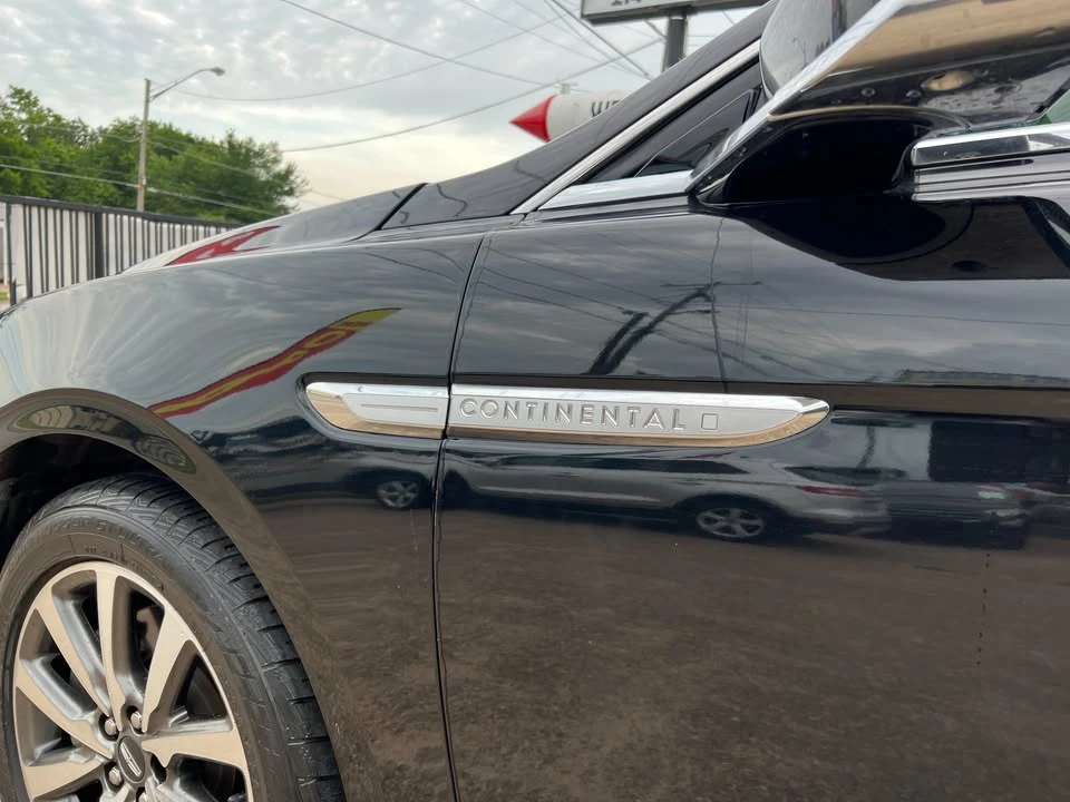 2017 Lincoln Continental 10th Gen - Image 9 of 20