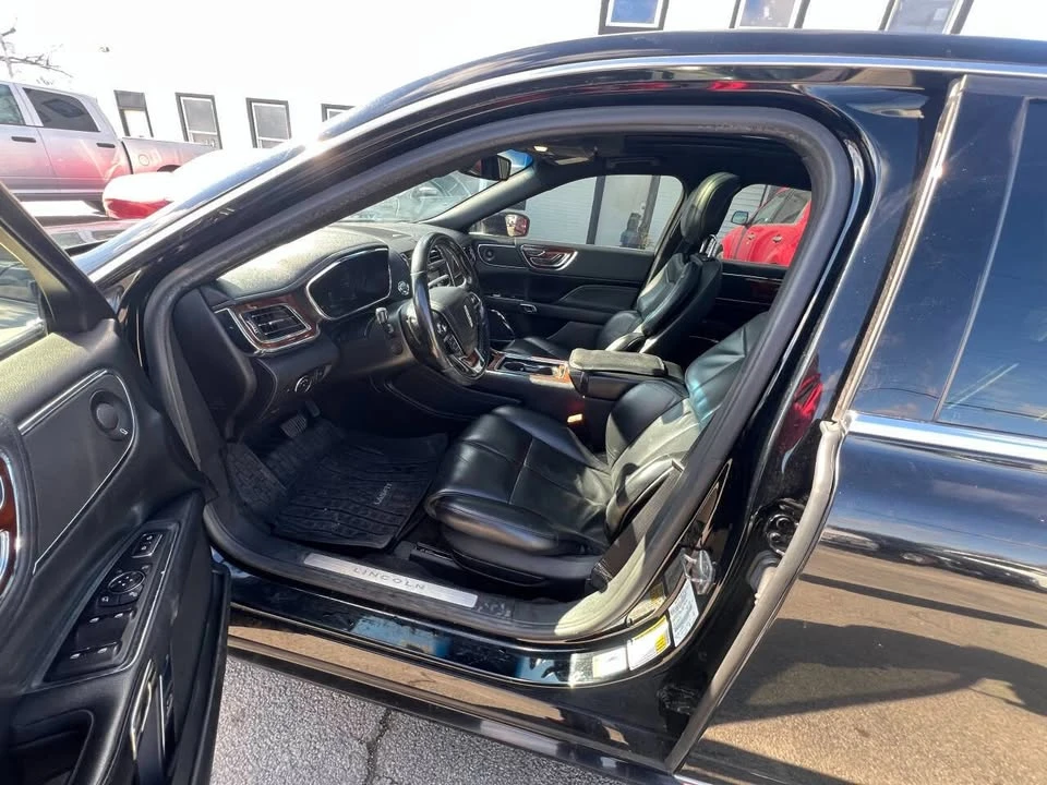 2017 Lincoln Continental 10th Gen - Image 4 of 7