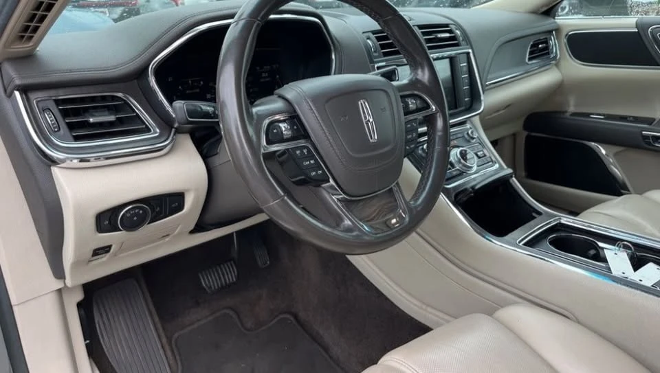 2017 Lincoln Continental 10th Gen - Image 5 of 8
