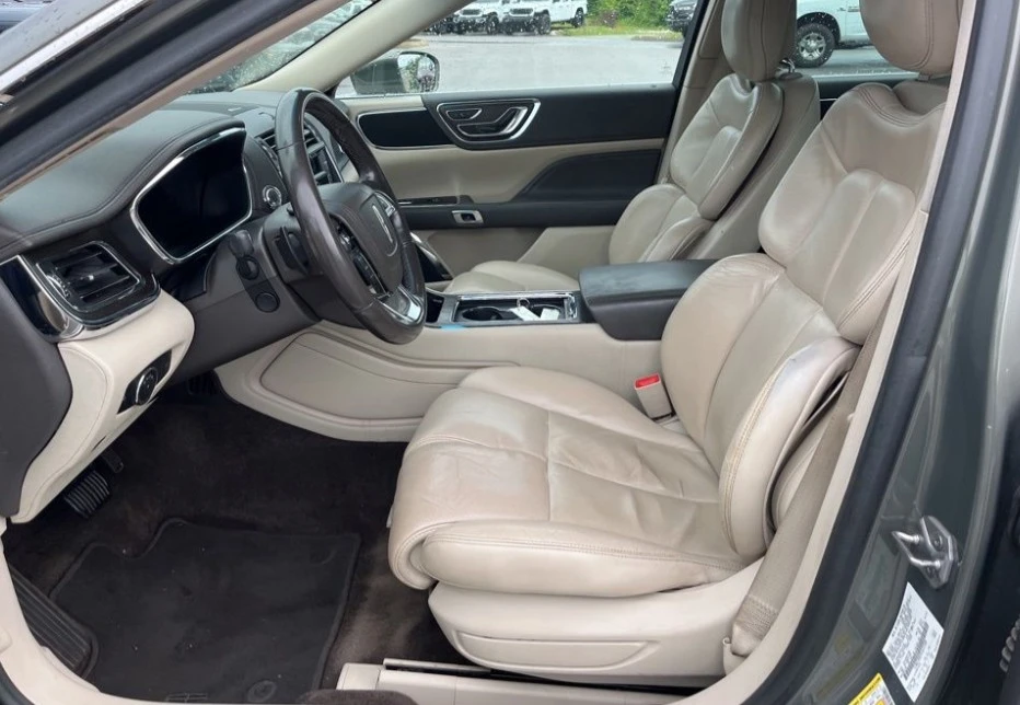 2017 Lincoln Continental 10th Gen - Image 4 of 8