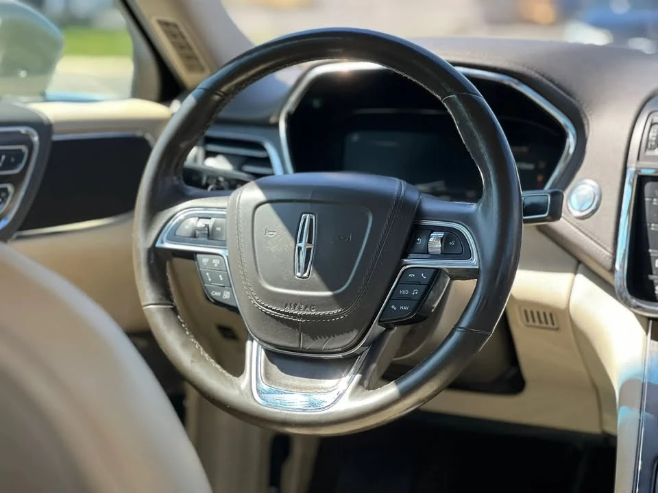 2017 Lincoln Continental 10th Gen - Image 11 of 20