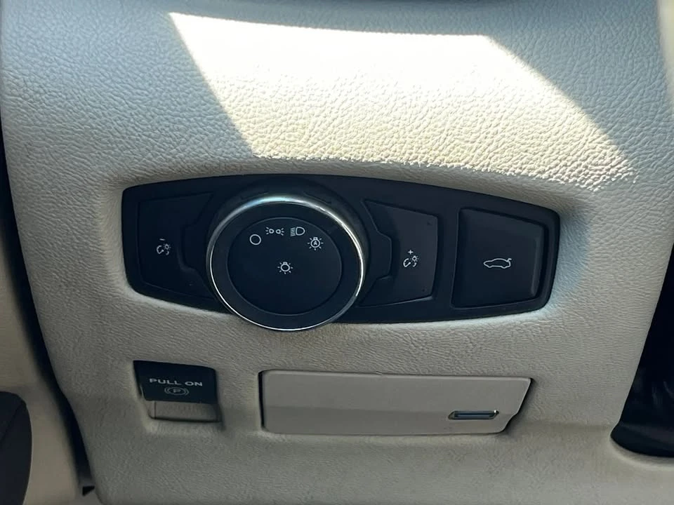 2017 Lincoln Continental 10th Gen - Image 18 of 20