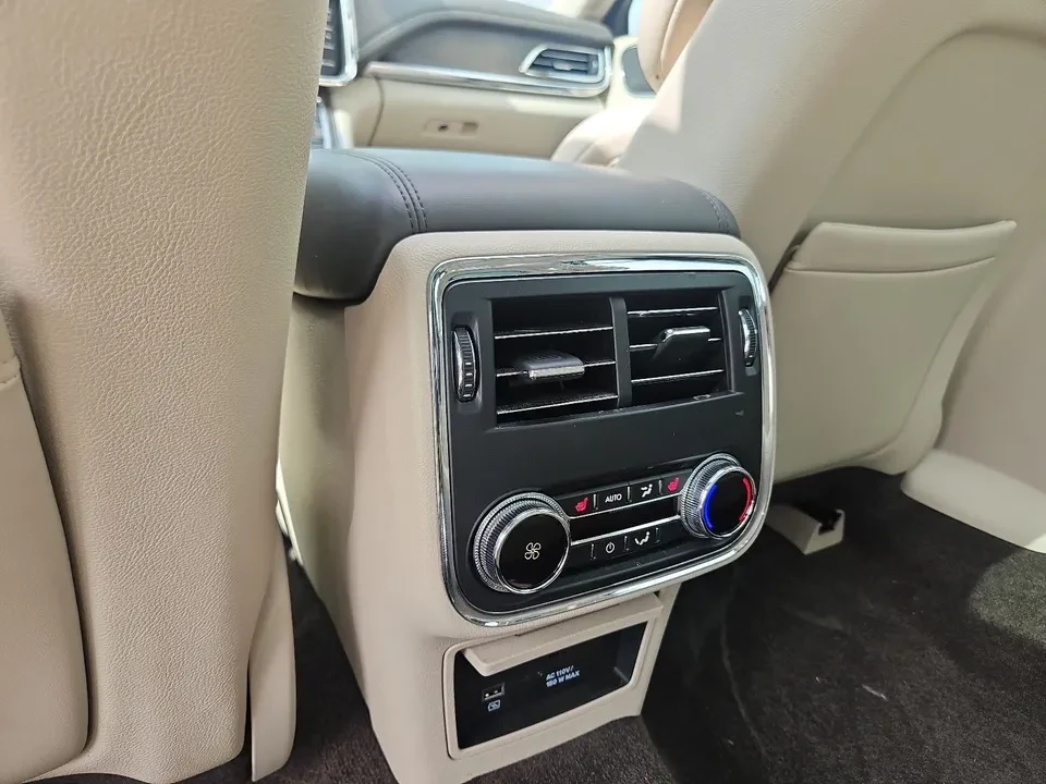 2017 Lincoln Continental 10th Gen - Image 8 of 15
