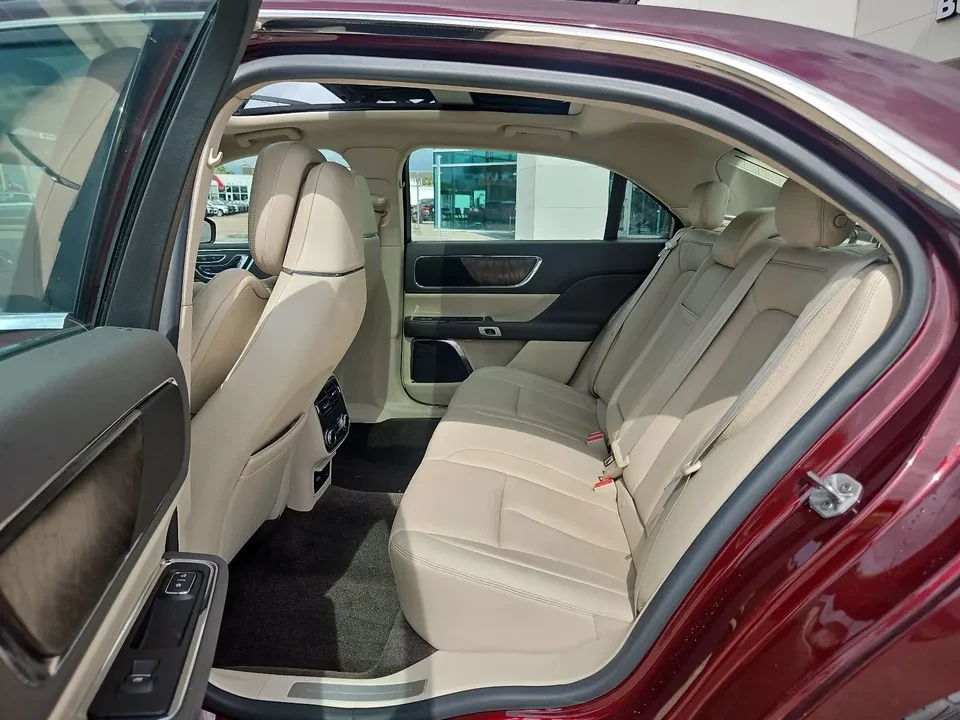 2017 Lincoln Continental 10th Gen - Image 7 of 15