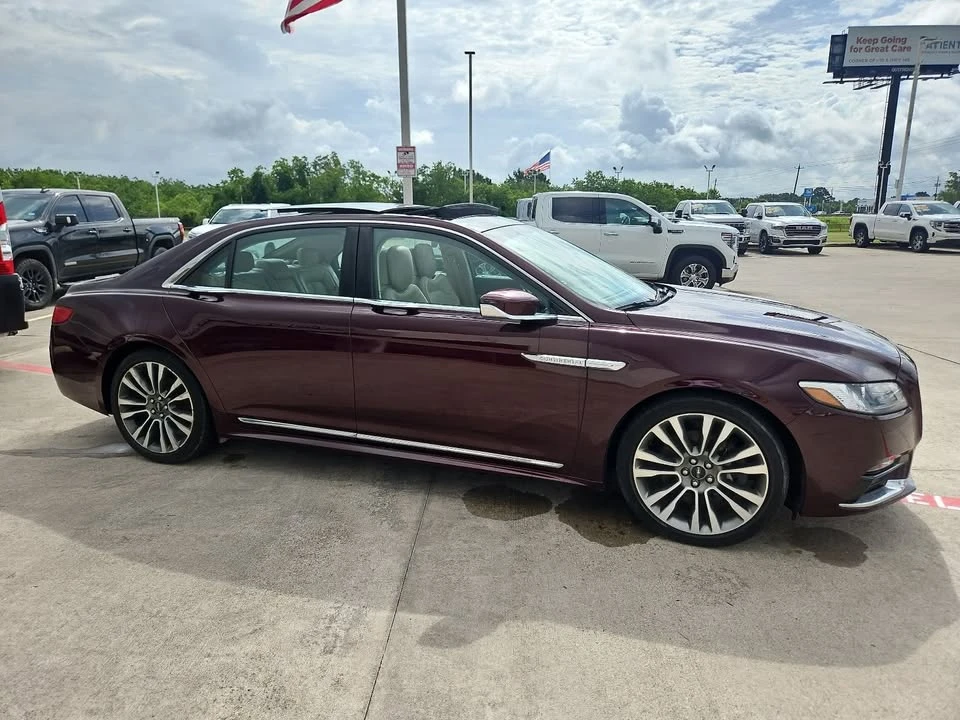 2017 Lincoln Continental 10th Gen - Image 4 of 15