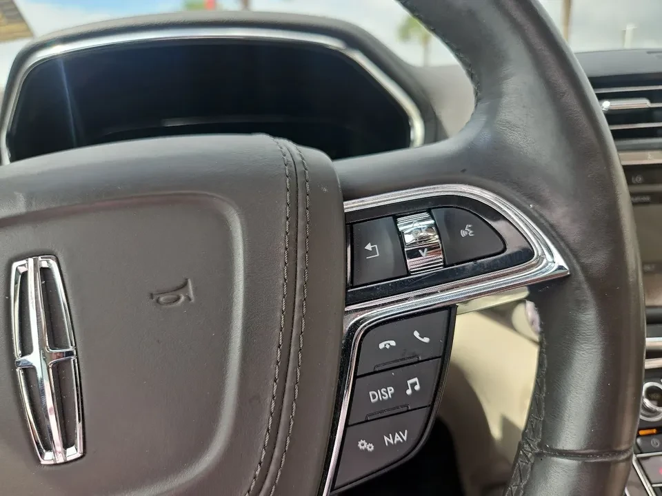 2017 Lincoln Continental 10th Gen - Image 12 of 15