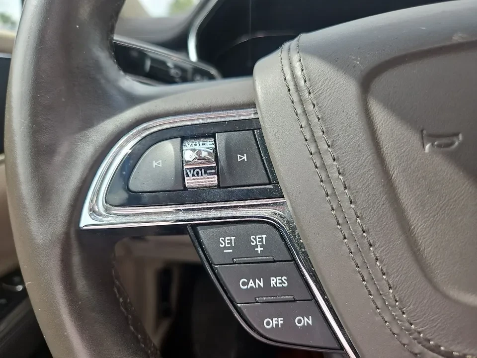 2017 Lincoln Continental 10th Gen - Image 11 of 15