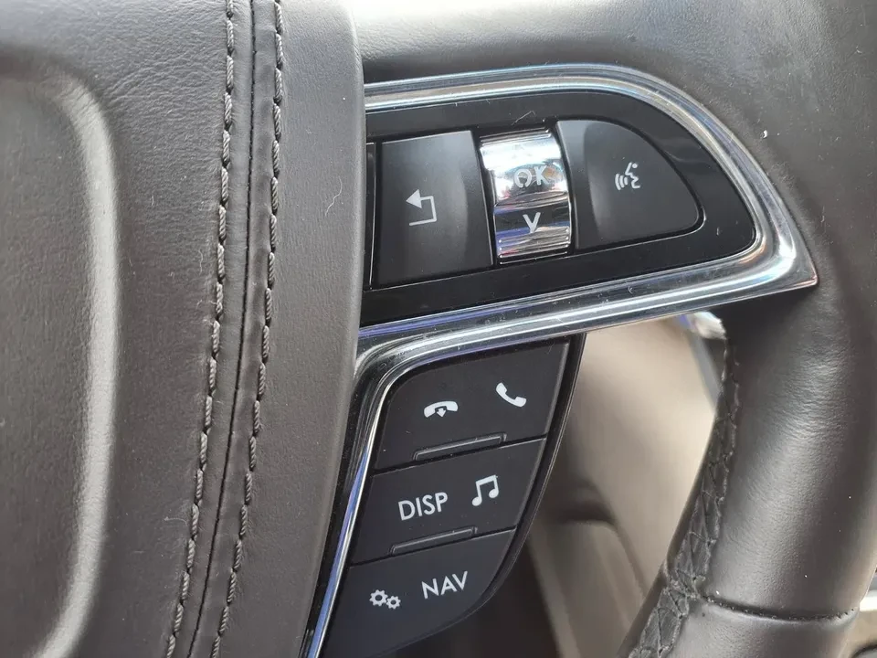 2017 Lincoln Continental 10th Gen - Image 13 of 19