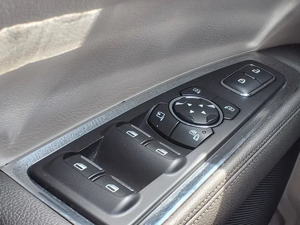 2017 Lincoln Continental 10th Gen - Image 18 of 19