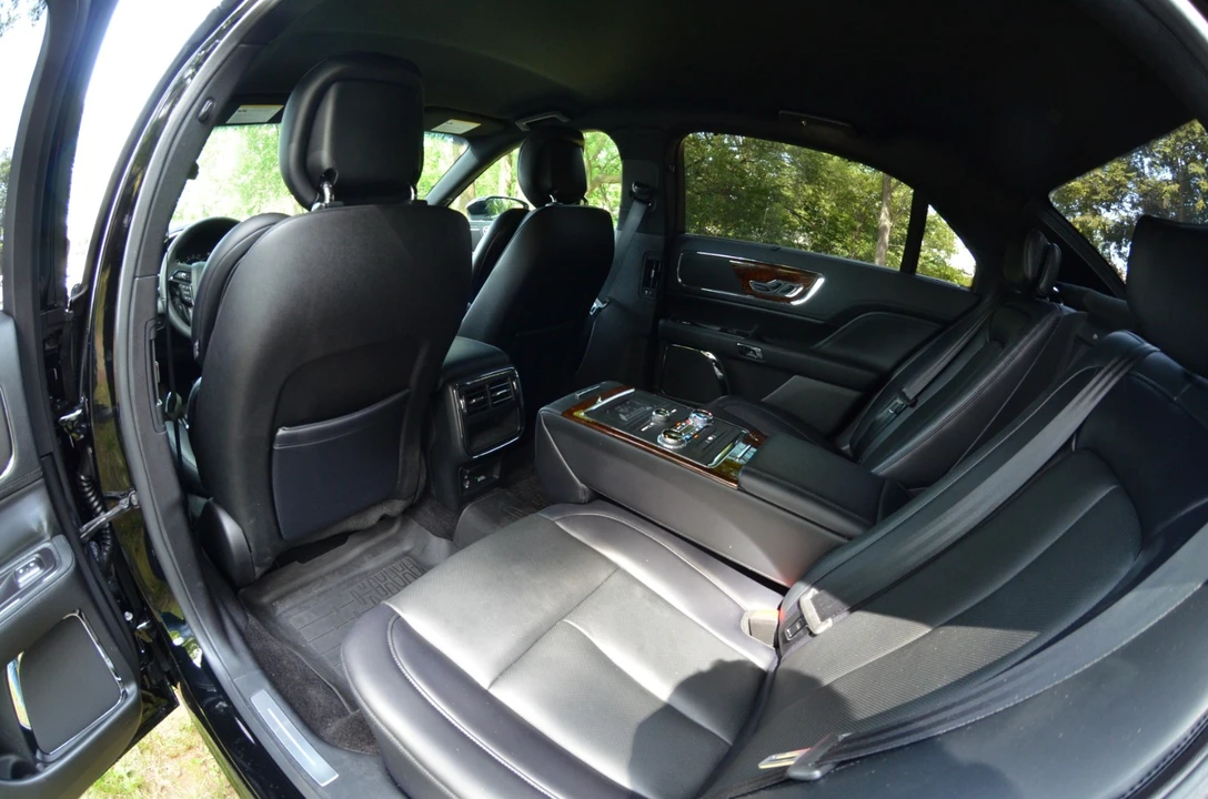 2017 Lincoln Continental 10th Gen - Image 4 of 20