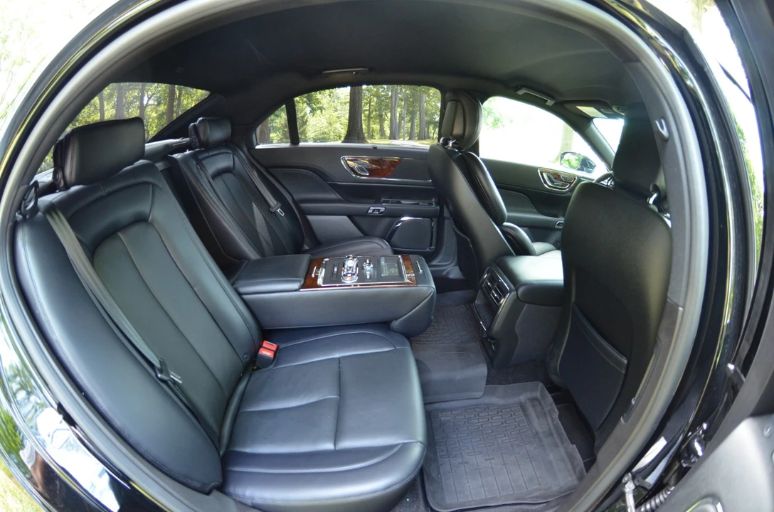 2017 Lincoln Continental 10th Gen - Image 11 of 20