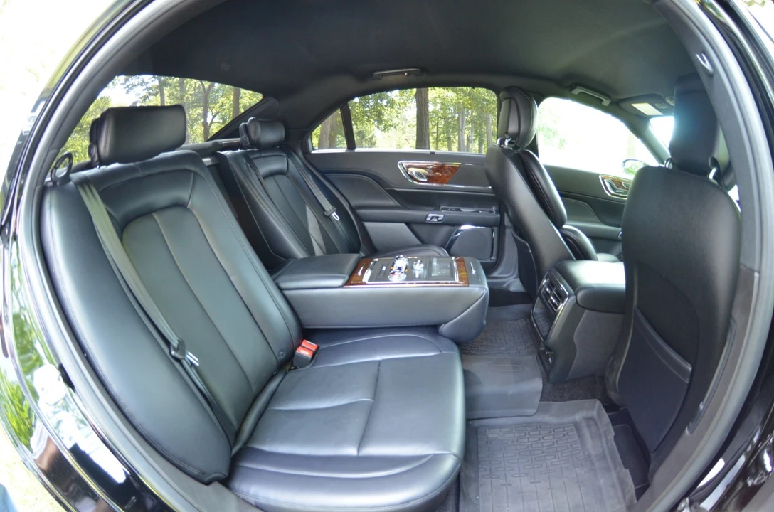 2017 Lincoln Continental 10th Gen - Image 9 of 20
