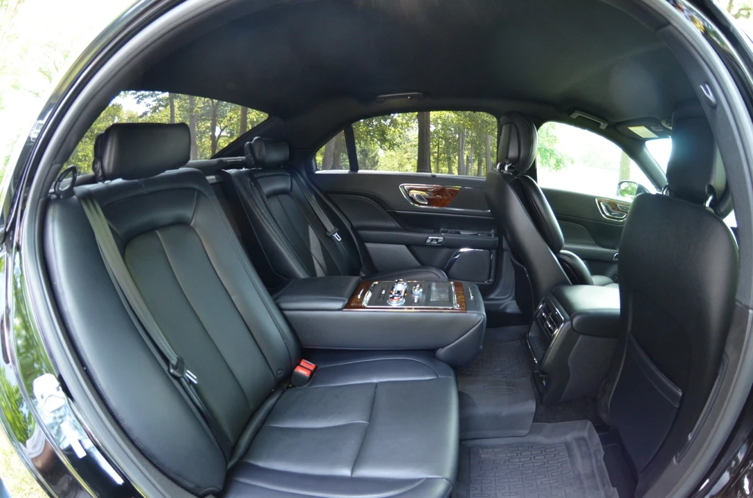 2017 Lincoln Continental 10th Gen - Image 8 of 20