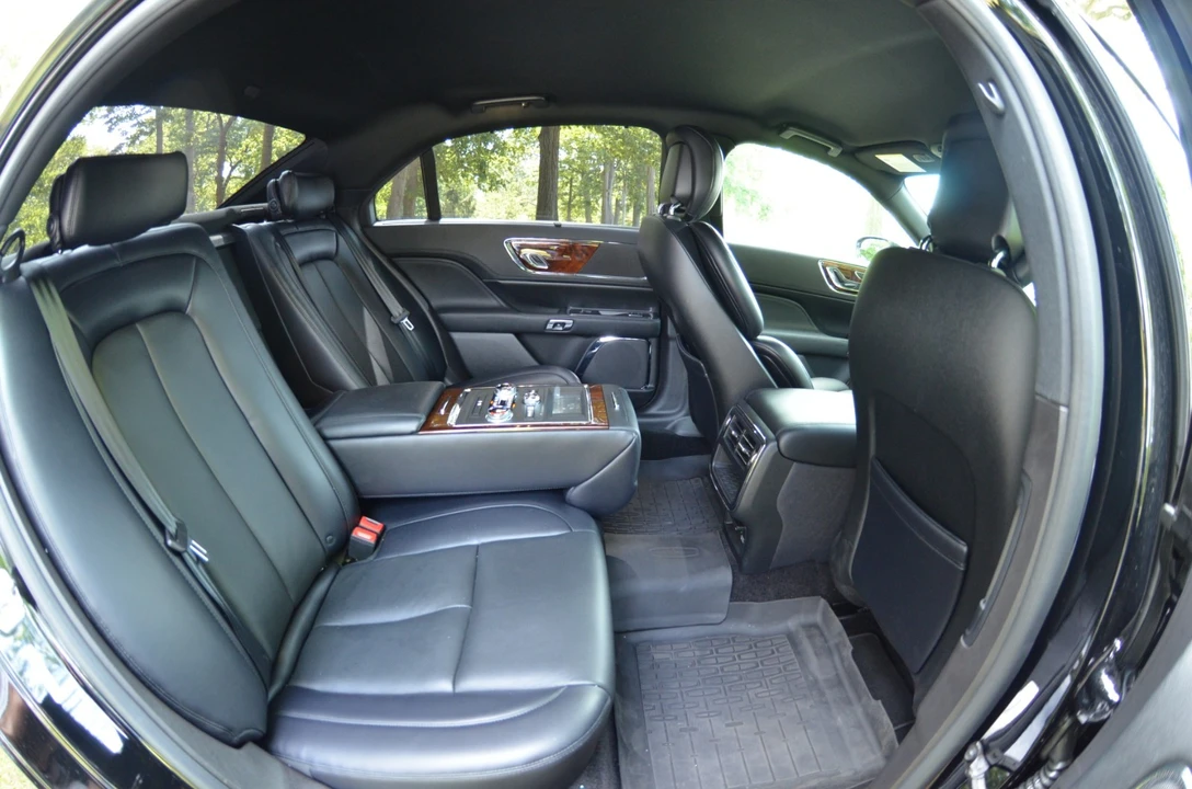 2017 Lincoln Continental 10th Gen - Image 8 of 20