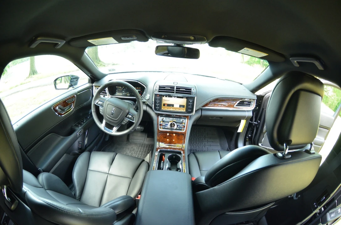 2017 Lincoln Continental 10th Gen - Image 14 of 20