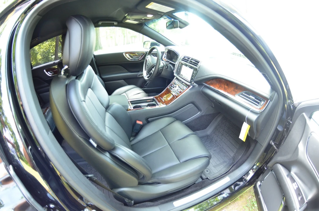 2017 Lincoln Continental 10th Gen - Image 14 of 20
