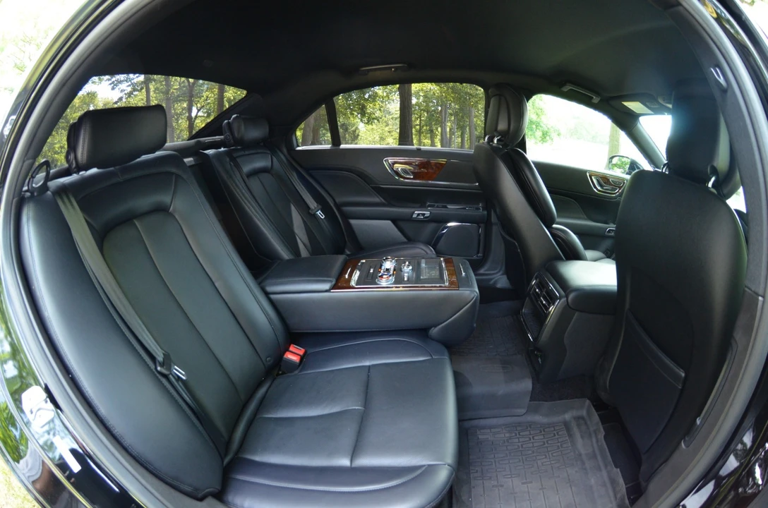 2017 Lincoln Continental 10th Gen - Image 5 of 20
