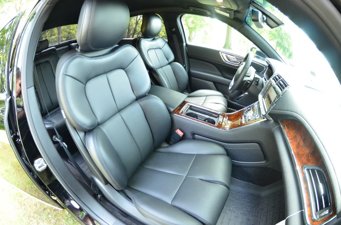 2017 Lincoln Continental 10th Gen - Image 15 of 20