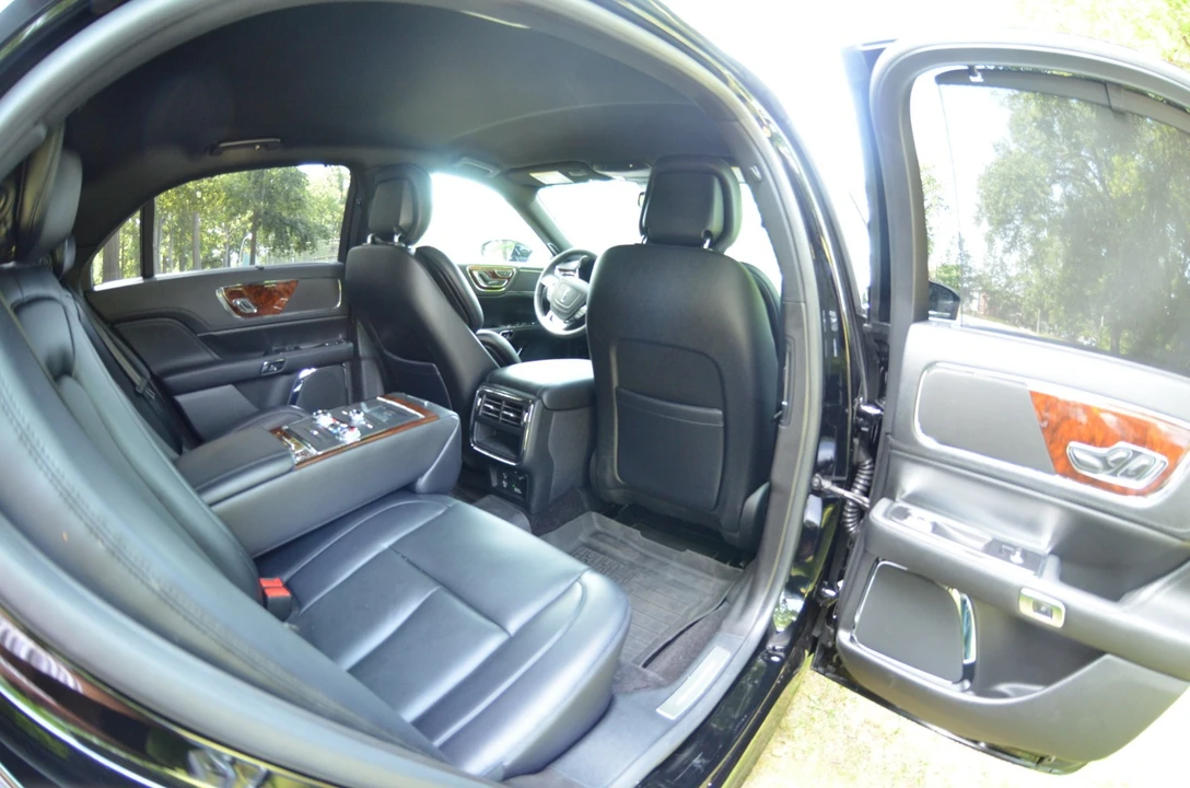 2017 Lincoln Continental 10th Gen - Image 11 of 20