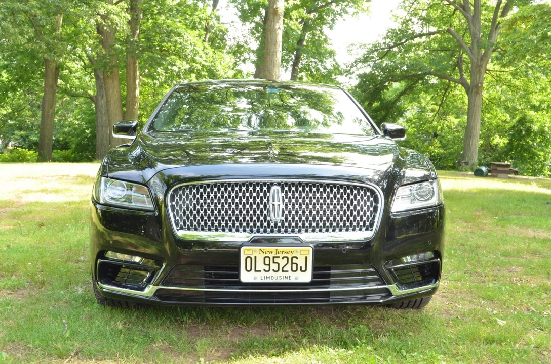 2017 Lincoln Continental 10th Gen - Image 18 of 20