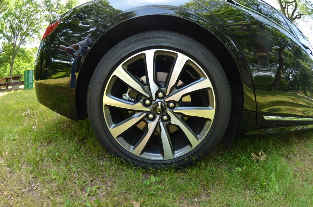 2017 Lincoln Continental 10th Gen - Image 17 of 20