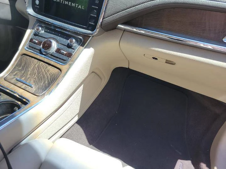 2017 Lincoln Continental 10th Gen - Image 5 of 8
