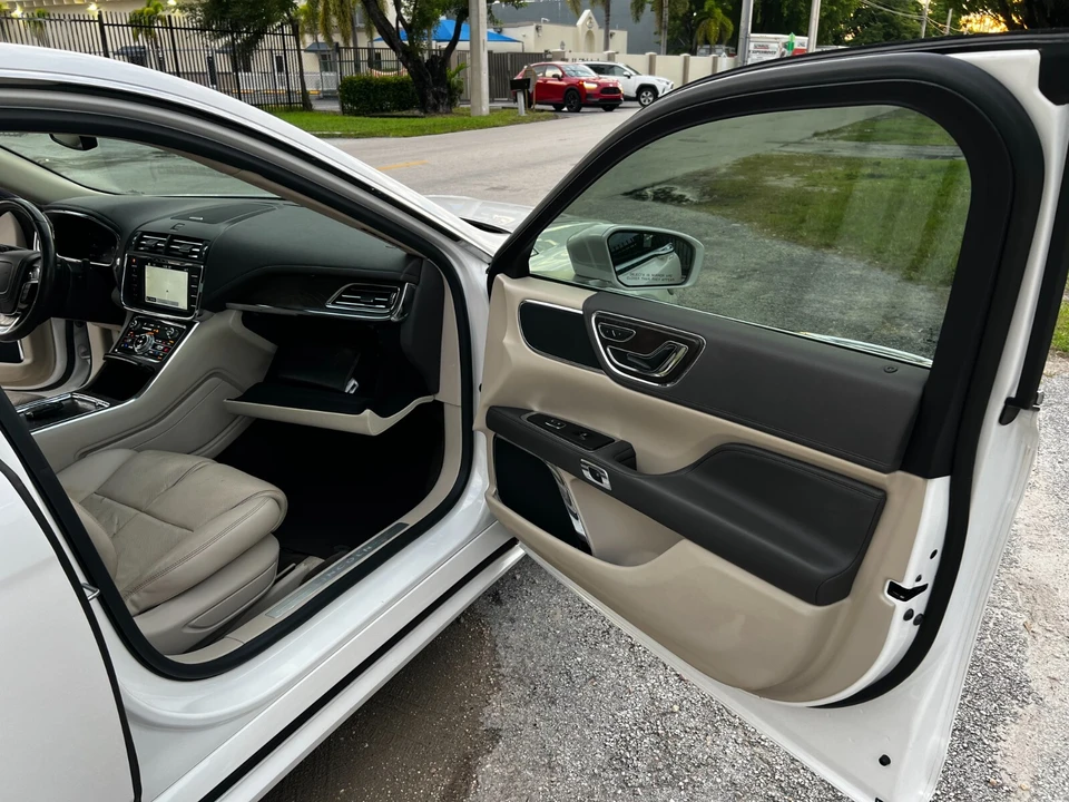 2017 Lincoln Continental 10th Gen - Image 20 of 28
