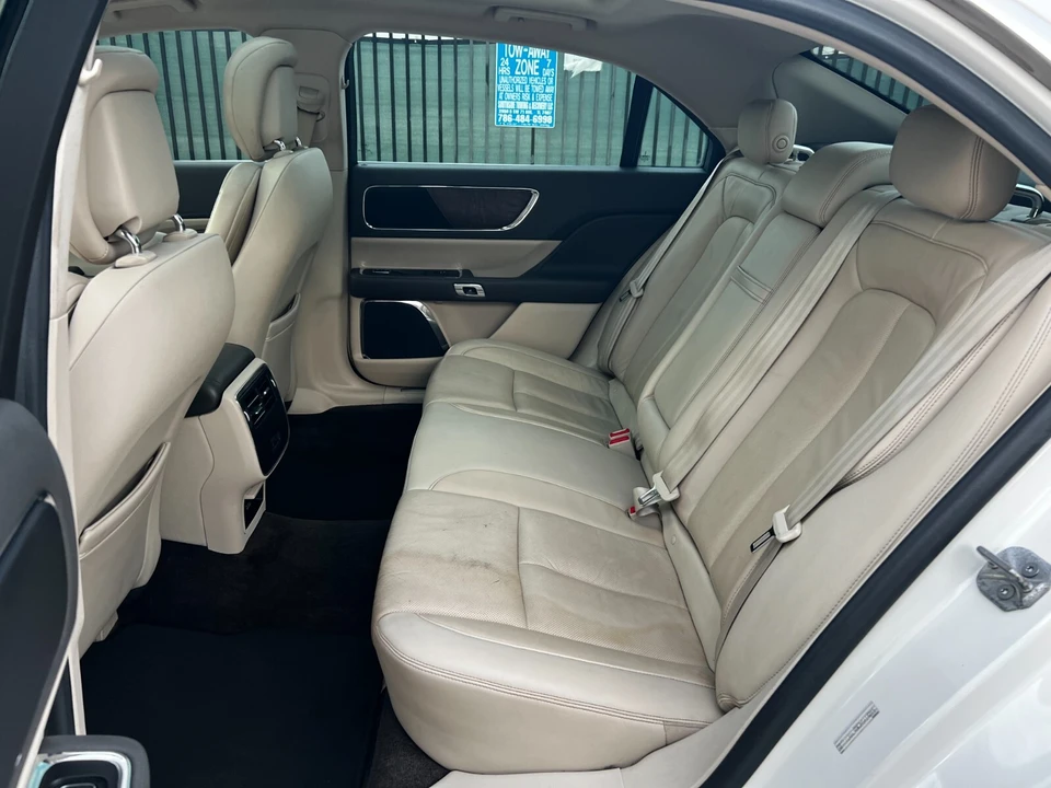 2017 Lincoln Continental 10th Gen - Image 17 of 28