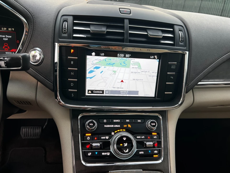 2017 Lincoln Continental 10th Gen - Image 26 of 28