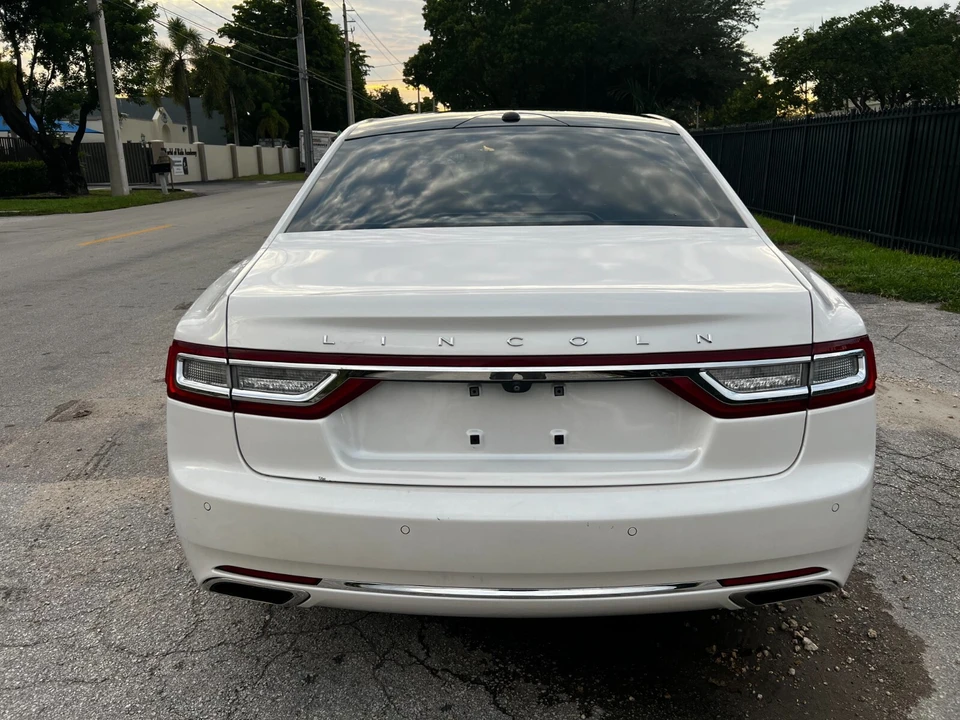 2017 Lincoln Continental 10th Gen - Image 8 of 28