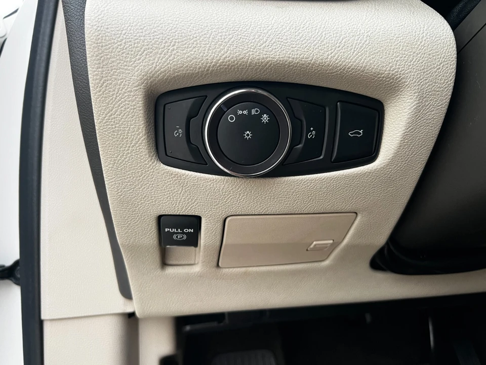 2017 Lincoln Continental 10th Gen - Image 25 of 28