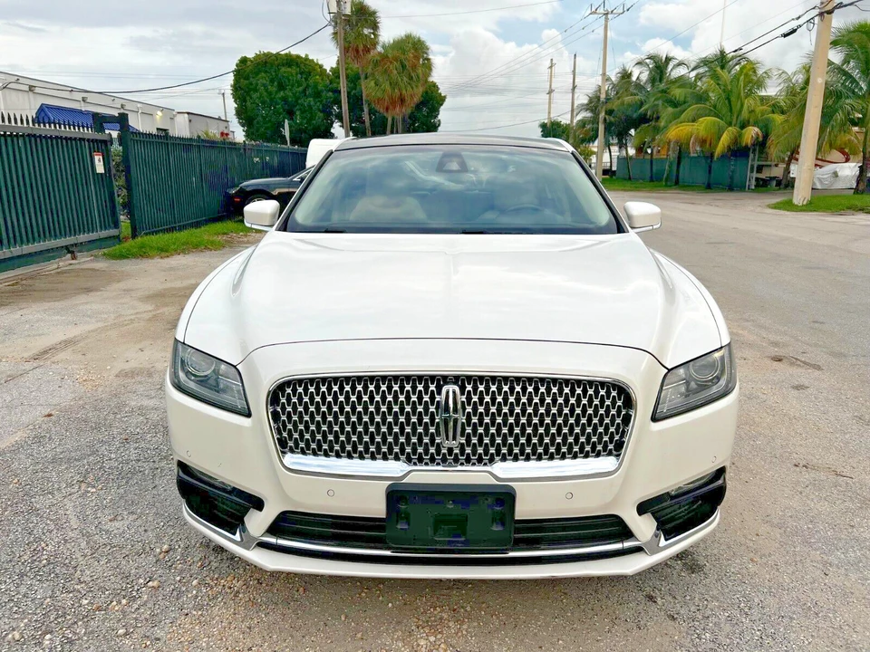 2017 Lincoln Continental 10th Gen - Image 3 of 28