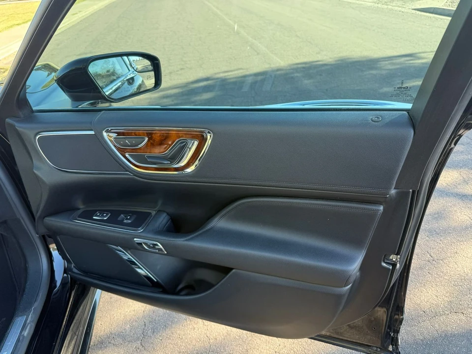2017 Lincoln Continental 10th Gen - Image 13 of 18