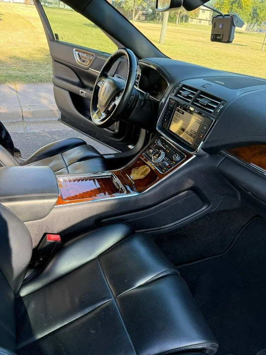 2017 Lincoln Continental 10th Gen - Image 12 of 18